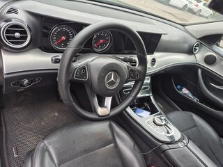 2017 Mercedes-Benz E-Класс 200 V (W213, S213, C238), чёрный, 2150000 рублей, вид 4
