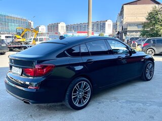 2011 BMW 5 серии Gran Turismo 550i xDrive VI (F10/F11/F07), чёрный, 1670000 рублей, вид 4