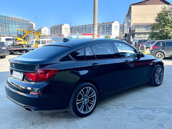 2011 BMW 5 серии Gran Turismo 550i xDrive VI (F10/F11/F07), чёрный, 1670000 рублей - вид 3