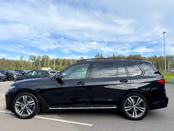 2020 BMW X7 40i I (G07), чёрный, 5250000 рублей - вид 3