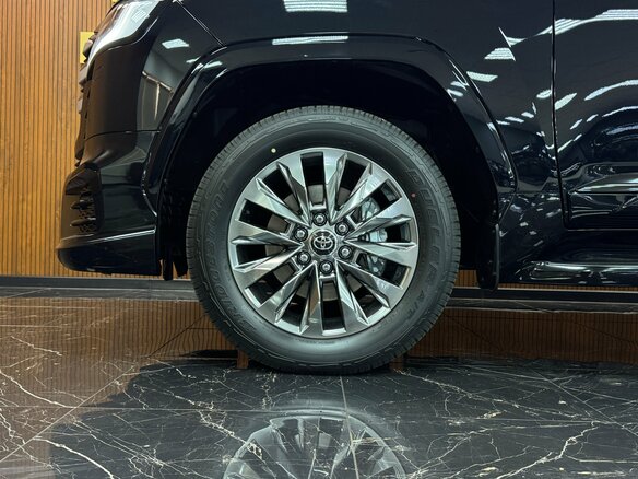 2026 Toyota Land Cruiser 300 Series, чёрный - вид 6