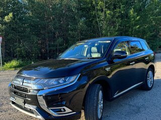 2019 Mitsubishi Outlander PHEV III Рестайлинг 3, чёрный, 2700000 рублей, вид 1