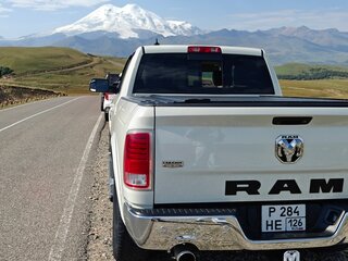 2017 Ram 1500 Quad Cab IV (DS/DJ), белый, 4800000 рублей, вид 4