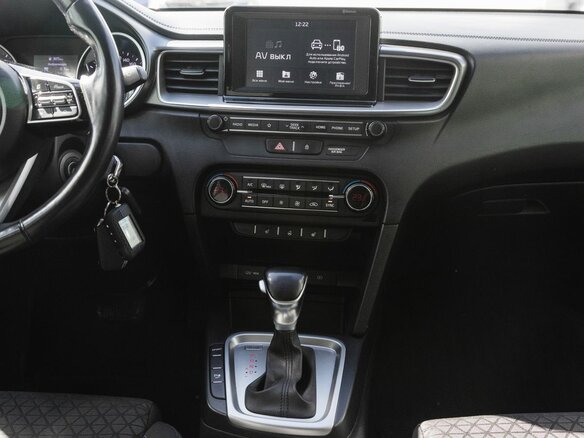 2019 Kia Ceed III, белый - вид 19