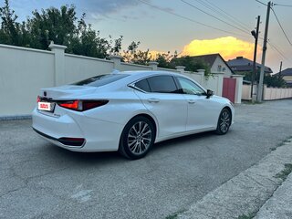 2019 Lexus ES 250 VII, белый, 4800000 рублей, вид 5