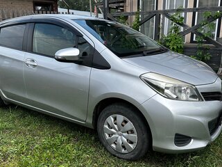 2013 Toyota Vitz III (XP130), серый, 1020000 рублей, вид 3