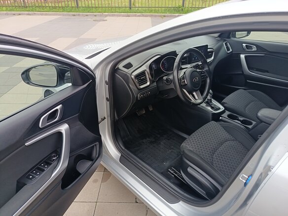 2019 Kia Ceed III, серебристый, 1900000 рублей - вид 4