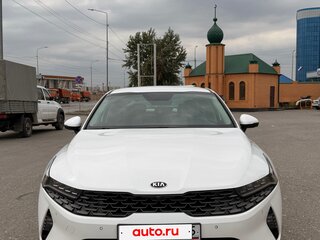 2021 Kia K5 III, белый, 2660000 рублей, вид 1