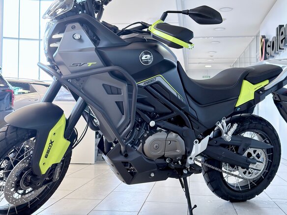 2025 QJMotor SVT 650 X, жёлтый, 729000 рублей - вид 9