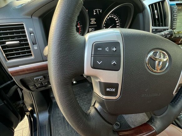 2015 Toyota Land Cruiser 200 Series Рестайлинг 1, чёрный - вид 15