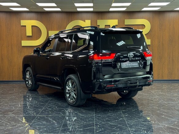 2026 Toyota Land Cruiser 300 Series, чёрный - вид 3