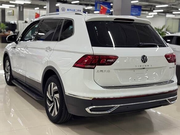 2023 Volkswagen Tiguan II Рестайлинг, белый, 2430000 рублей - вид 3