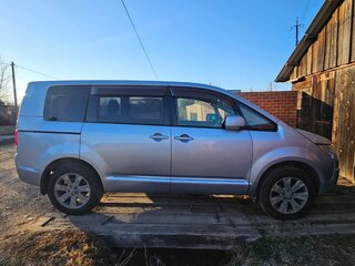 2010 Mitsubishi Delica D:5 I, серебристый, 1700000 рублей, вид 2