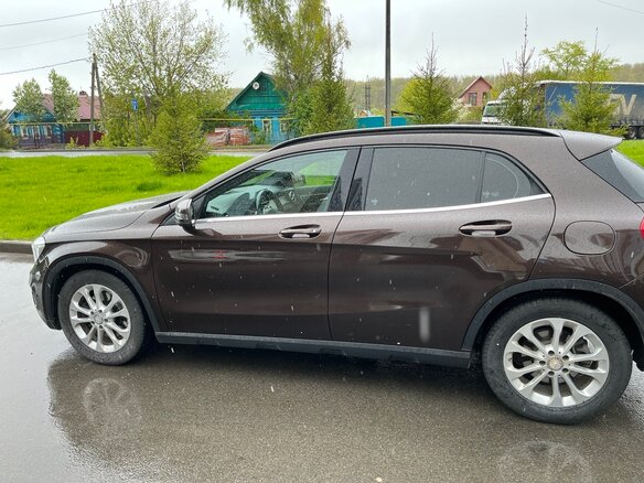 2014 Mercedes-Benz GLA 250 I (X156), коричневый, 1900000 рублей - вид 2