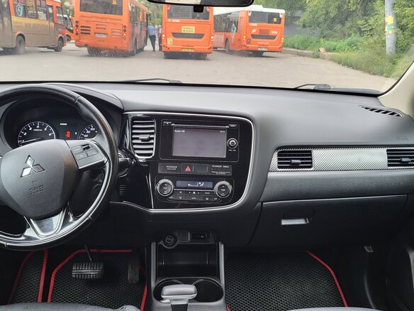 2015 Mitsubishi Outlander III Рестайлинг 2, чёрный, 1350000 рублей - вид 8