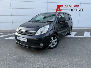 Toyota ISis I