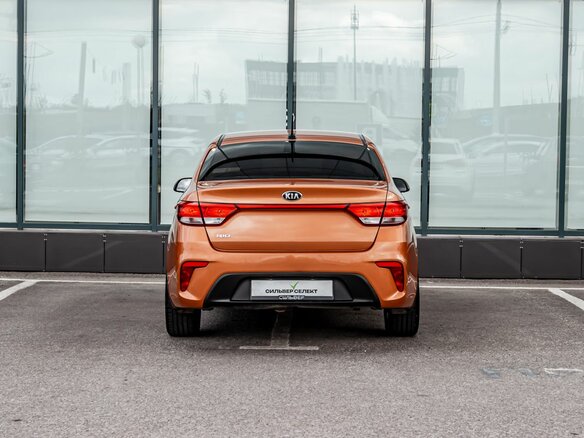 2017 Kia Rio IV, оранжевый, 1000000 рублей - вид 3