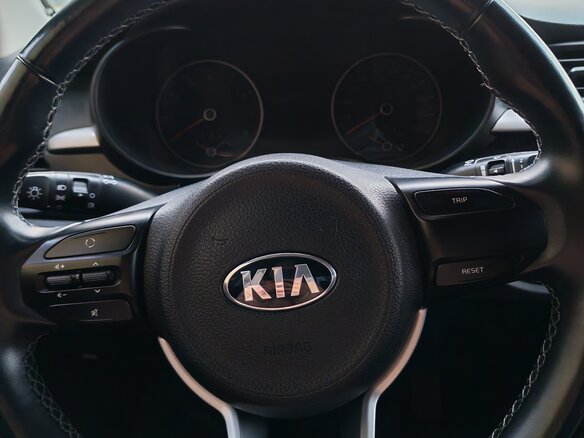 2019 Kia Rio IV, бежевый, 1420000 рублей - вид 6
