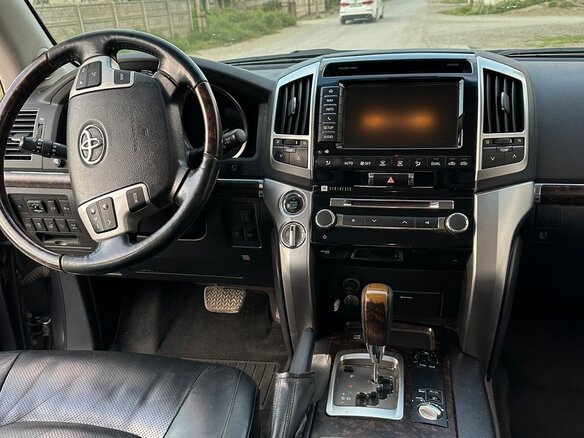 2013 Toyota Land Cruiser 200 Series Рестайлинг 1, серый, 4200000 рублей - вид 5