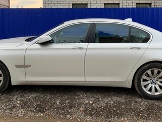 2010 BMW 7 серии 730i V (F01/F02/F04), белый, 2500000 рублей, вид 5