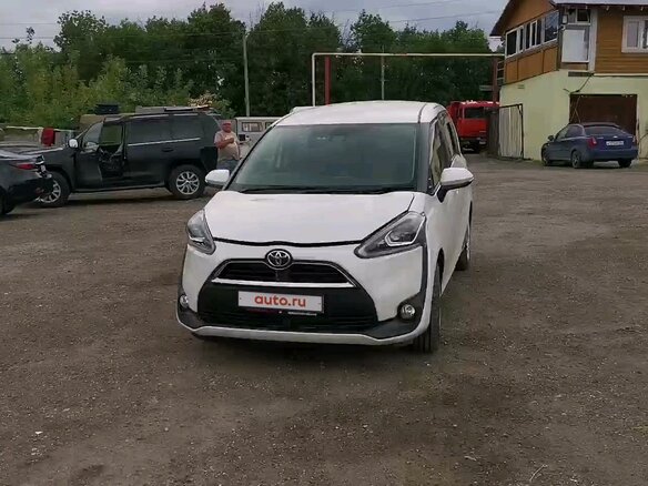 2018 Toyota Sienta II, белый, 1900000 рублей - вид 1