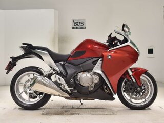 2010 Honda VFR 1200, красный, 785000 рублей, вид 1