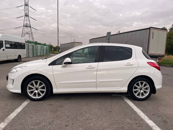 2010 Peugeot 308 I, белый - вид 4