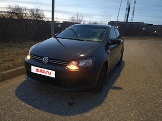2014 Volkswagen Polo V, серый, 525000 рублей, вид 2