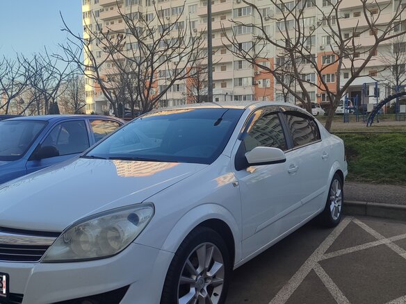 2008 Opel Astra H Рестайлинг, белый, 600000 рублей - вид 1