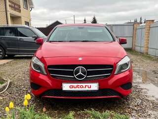 2013 Mercedes-Benz A-Класс 180 III (W176), красный, 1250000 рублей, вид 3