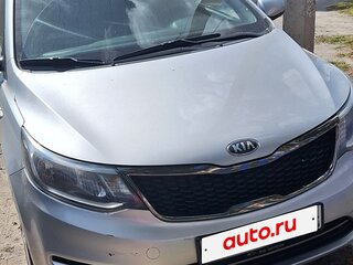 2016 Kia Rio III Рестайлинг, серебристый, 800000 рублей, вид 1