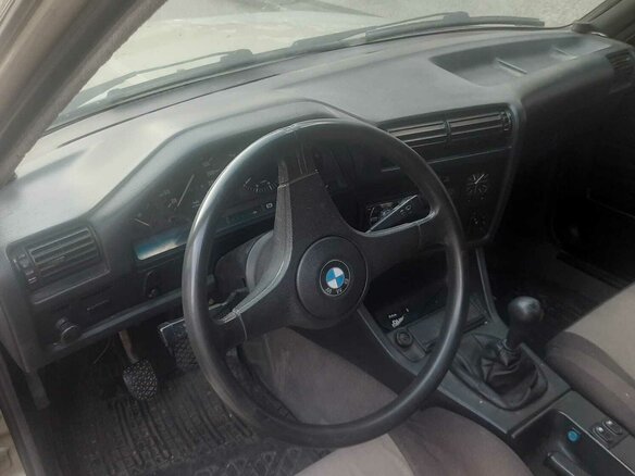 1988 BMW 3 серии 318i II (E30), серебристый, 400000 рублей - вид 6