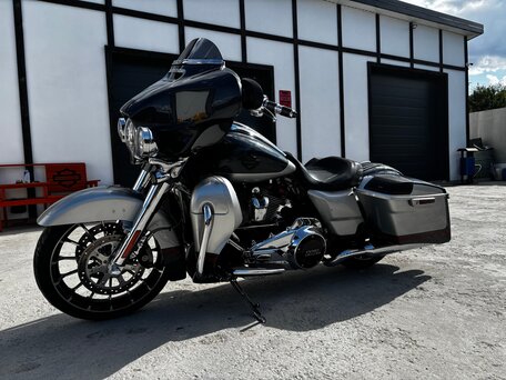 2019 Harley-Davidson CVO Street Glide, серый, 2300000 рублей, вид 3