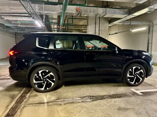 2024 Mitsubishi Outlander IV, чёрный, 4600000 рублей, вид 5