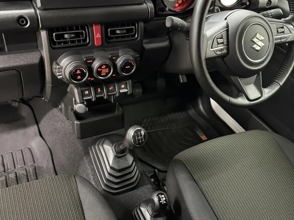 2021 Suzuki Jimny Sierra IV, белый, 2350000 рублей - вид 13