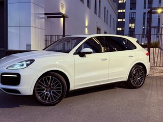 2019 Porsche Cayenne III, белый, 8300000 рублей, вид 2