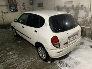 2001 Daihatsu Storia I (M100) Рестайлинг, белый, 210000 рублей, вид 4