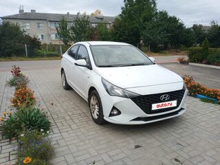 2021 Hyundai Solaris II Рестайлинг, белый, 1550000 рублей, вид 2