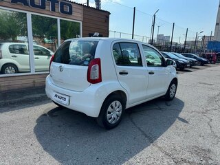 2015 Toyota Passo II (C30), белый, 819000 рублей, вид 4