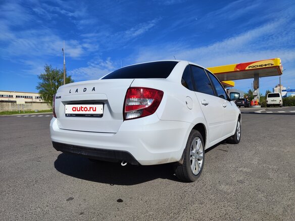 2023 Lada (ВАЗ) Granta I Рестайлинг, белый, 700000 рублей - вид 4