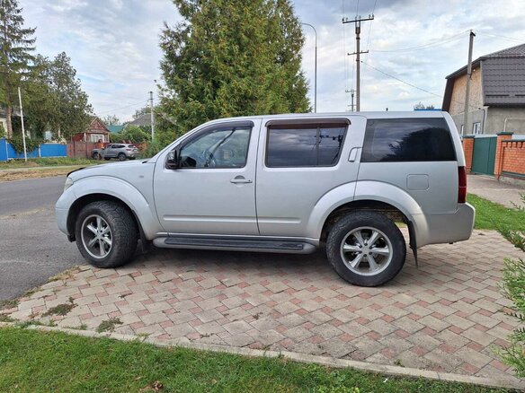 2009 Nissan Pathfinder III, серебристый - вид 3