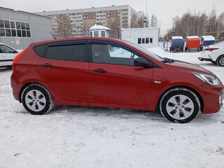 2014 Hyundai Solaris I, красный, 780000 рублей, вид 4
