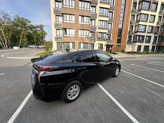 2016 Toyota Prius IV (XW50), чёрный, 1680000 рублей, вид 2
