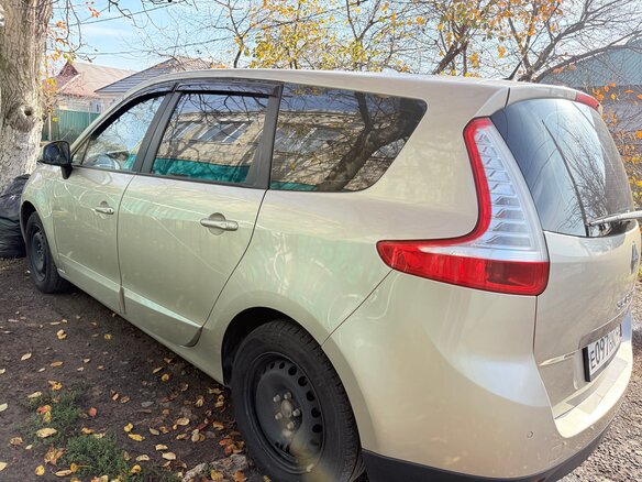 2011 Renault Scenic Grand III, бежевый, 870000 рублей - вид 9