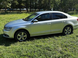 2011 Volkswagen Jetta VI, серебристый, 730000 рублей, вид 2