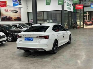2023 Skoda Octavia IV (A8), белый, 2170000 рублей, вид 4