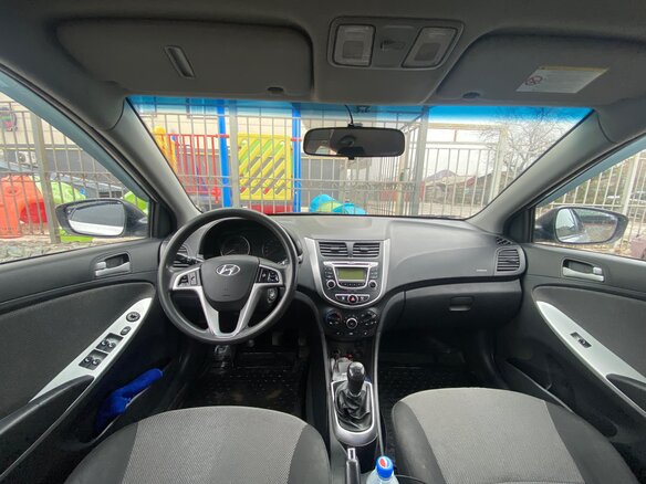 2013 Hyundai Accent IV, серебристый, 750000 рублей - вид 5