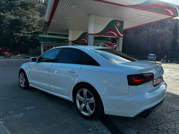 2011 Audi A6 IV (C7), белый, 1750000 рублей - вид 3