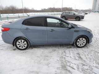 2013 Kia Rio 4-speed III, голубой, 850000 рублей, вид 5
