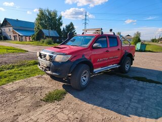 2013 Toyota Hilux Arctic Trucks AT35 VII Рестайлинг, красный, 1800000 рублей, вид 2